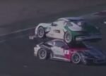 Во время гонки один Porsche заехал на крышу другого